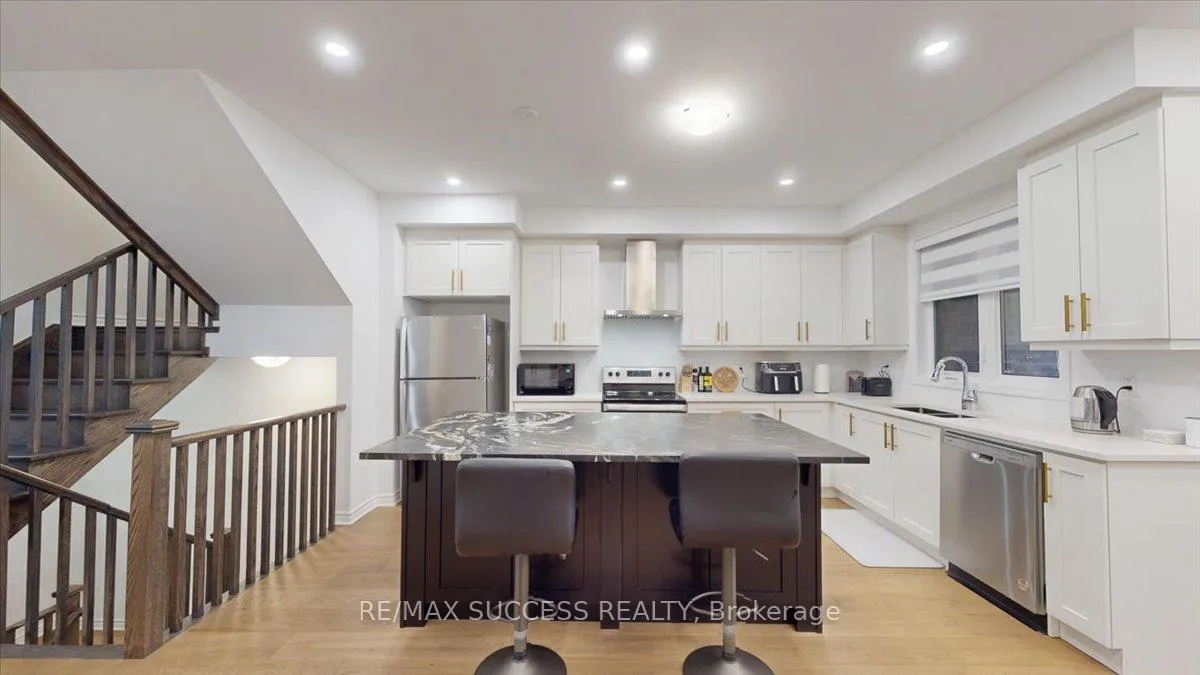 Photo 15 of 3071 Travertine Drive, Oakville, Northwest — HOMEH