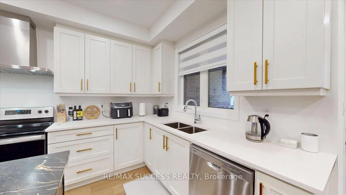 Photo 16 of 3071 Travertine Drive, Oakville, Northwest — HOMEH
