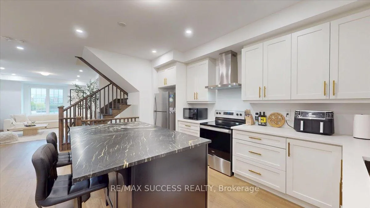 Photo 17 of 3071 Travertine Drive, Oakville, Northwest — HOMEH