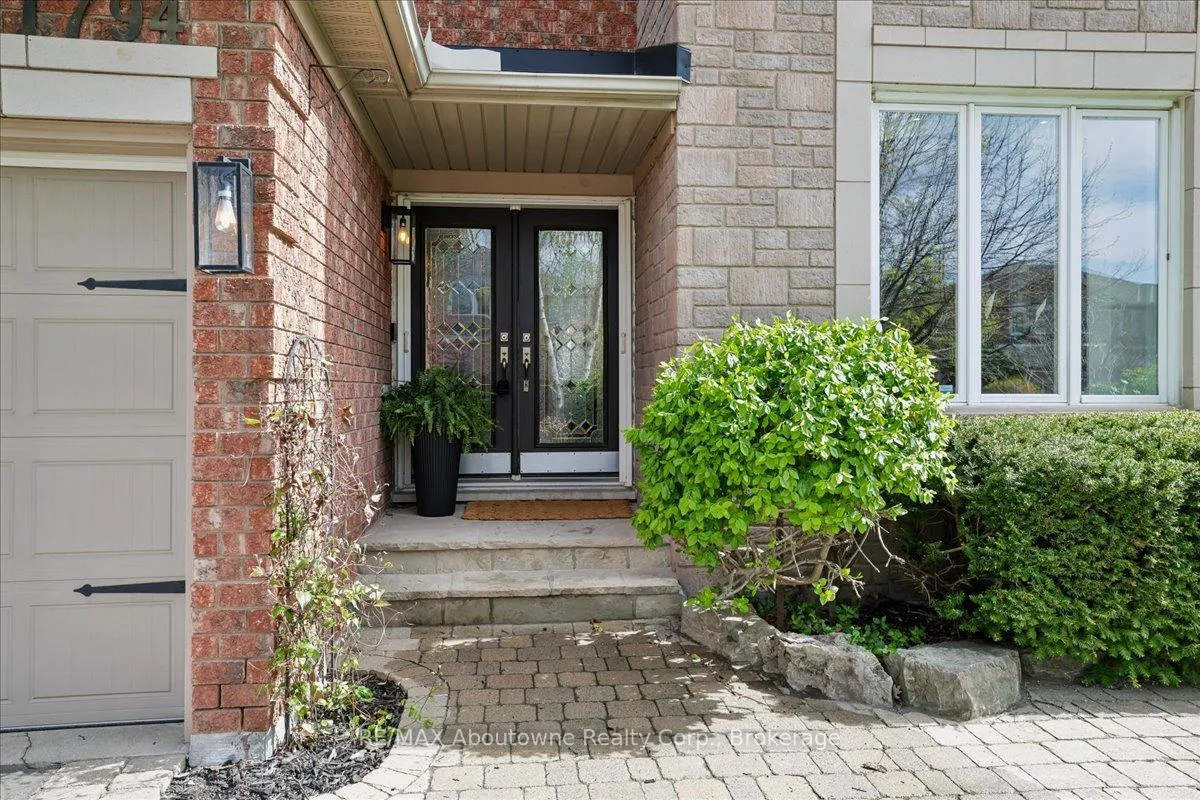 Photo 2 of 1794 Glenvista Drive, Oakville, Joshua Creek — HOMEH