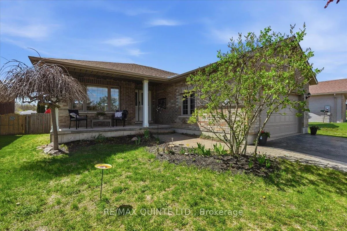 Photo 3 of 29 Stonegate Crescent, Quinte West, Frankford Ward — HOMEH