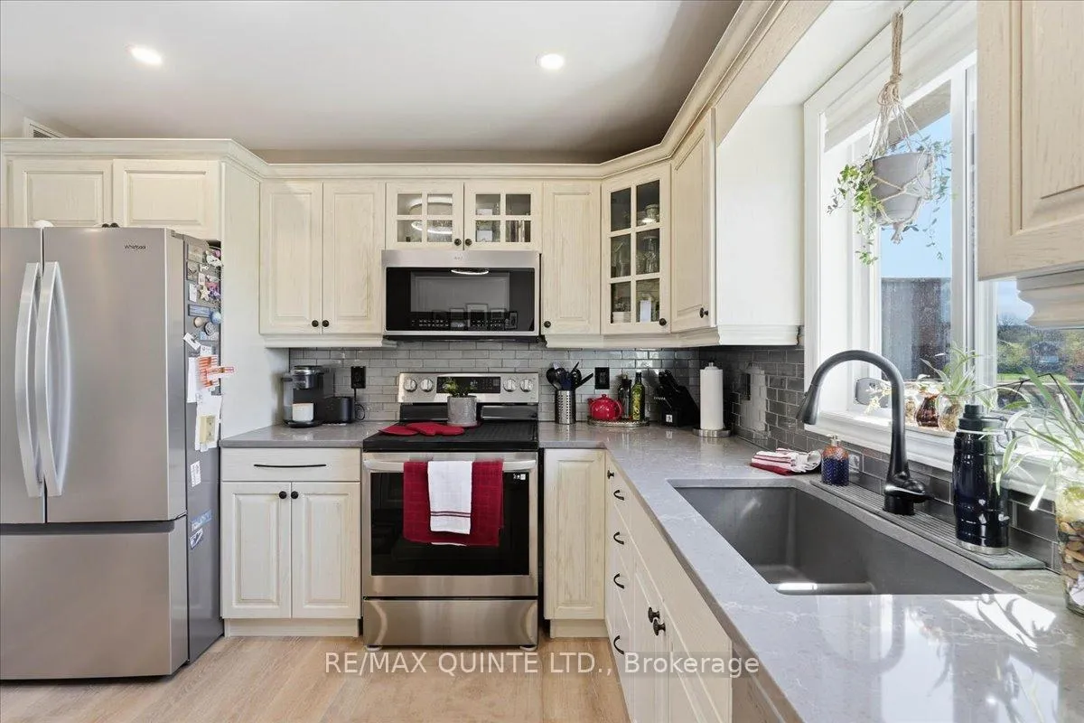 Photo 15 of 29 Stonegate Crescent, Quinte West, Frankford Ward — HOMEH