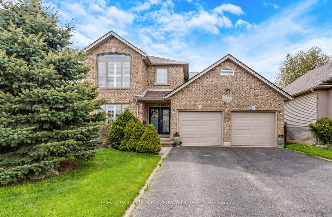 Photo 1 of 235 Dundas Street W, Brant, Paris — HOMEH