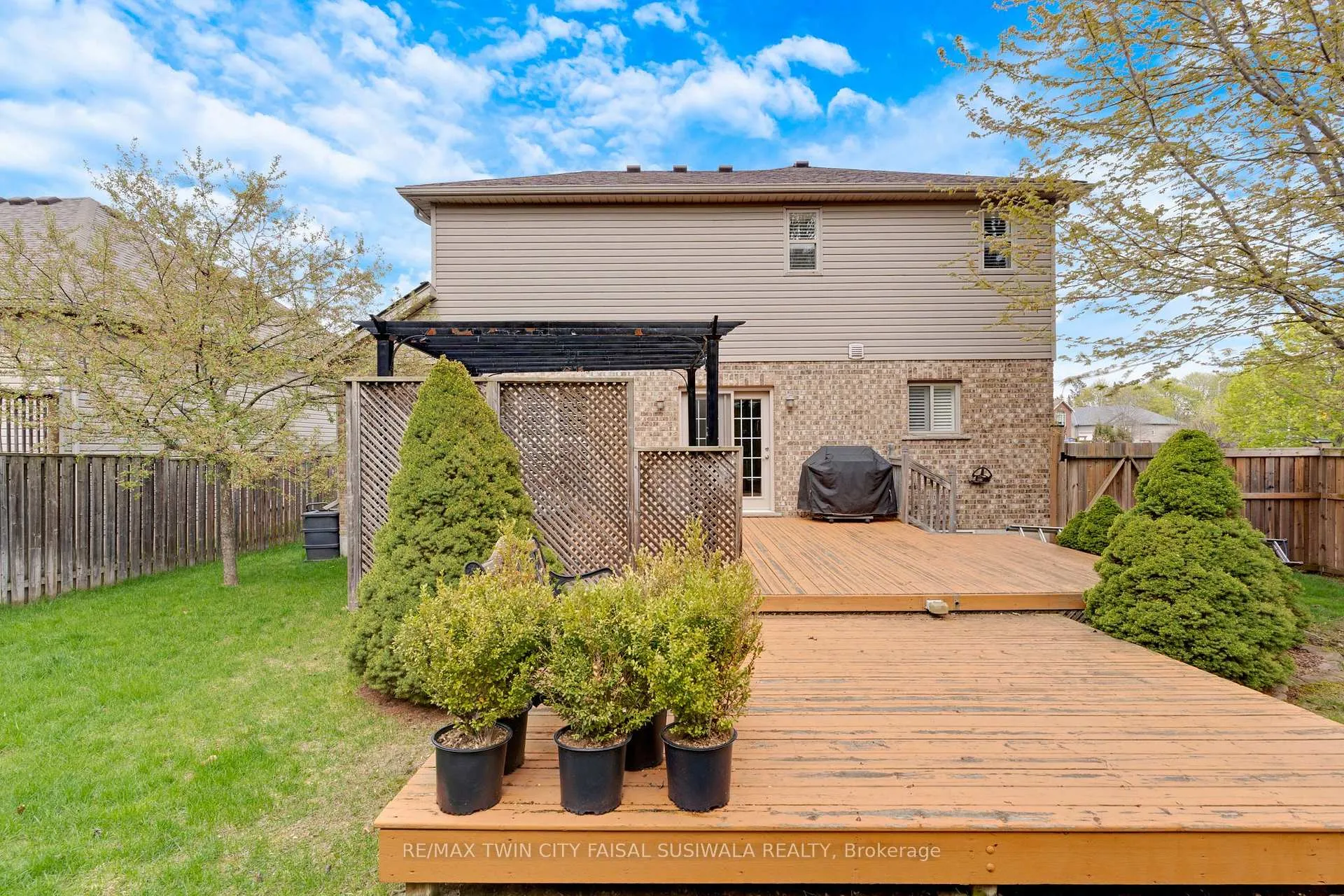 Photo 4 of 235 Dundas Street W, Brant, Paris — HOMEH