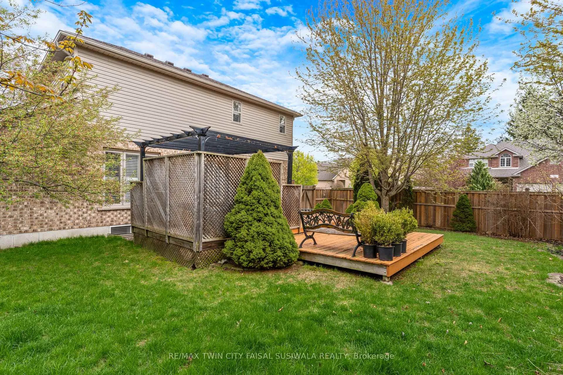 Photo 5 of 235 Dundas Street W, Brant, Paris — HOMEH