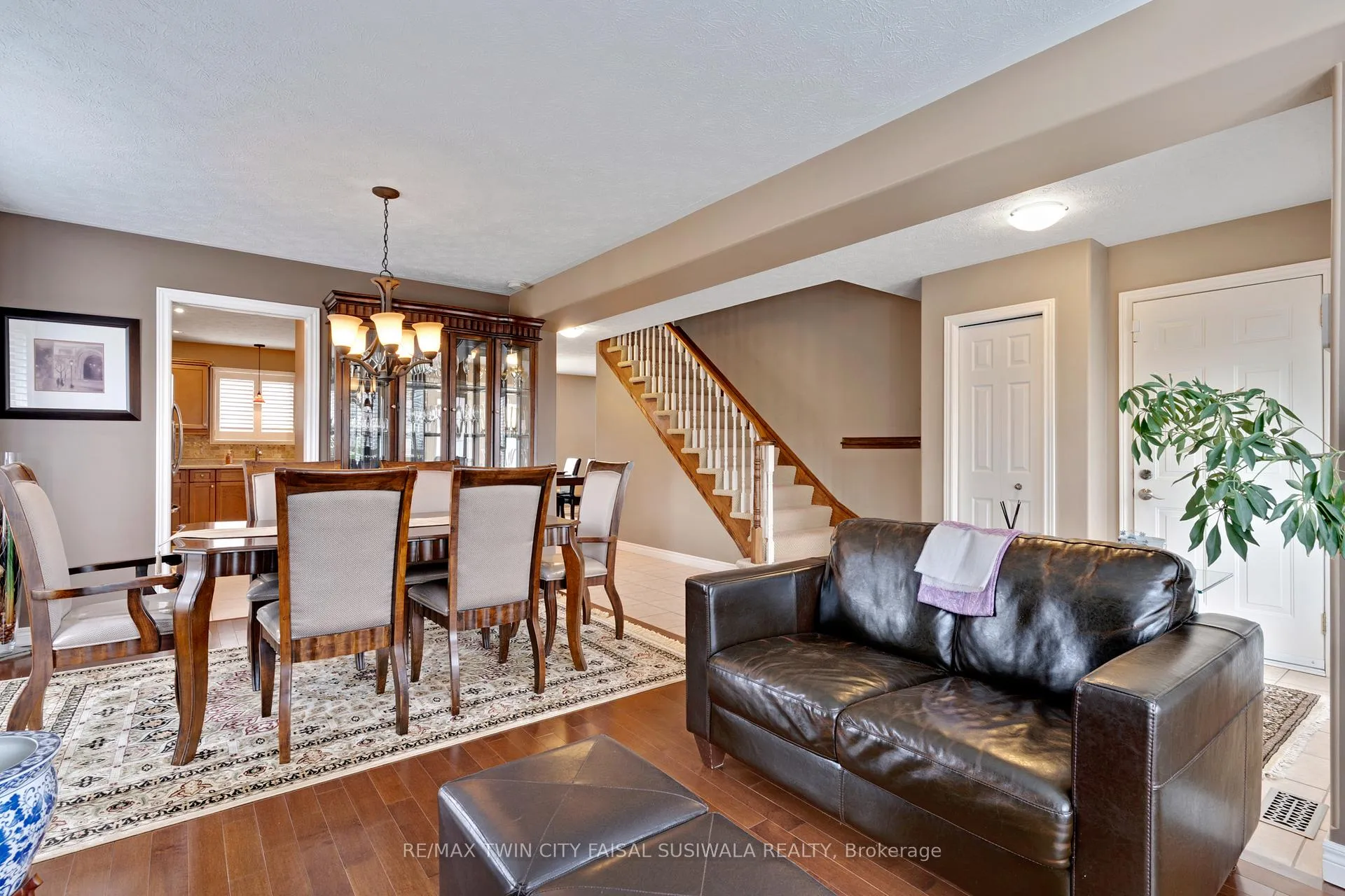 Photo 8 of 235 Dundas Street W, Brant, Paris — HOMEH