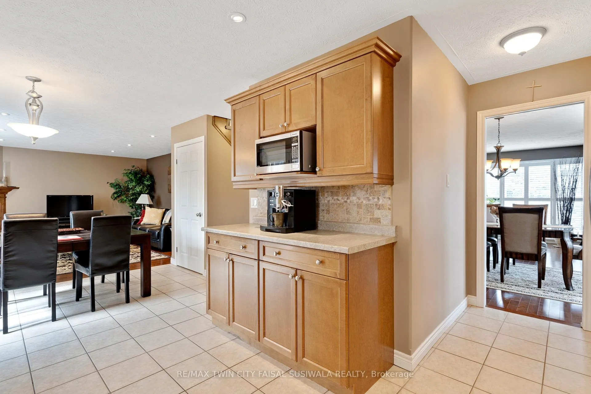 Photo 10 of 235 Dundas Street W, Brant, Paris — HOMEH