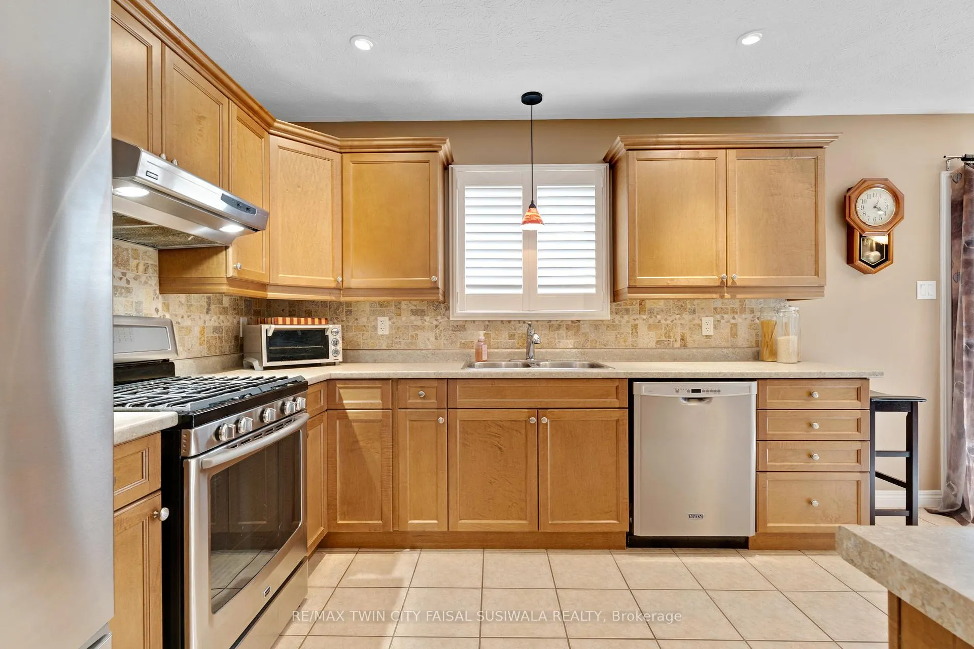 Photo 11 of 235 Dundas Street W, Brant, Paris — HOMEH