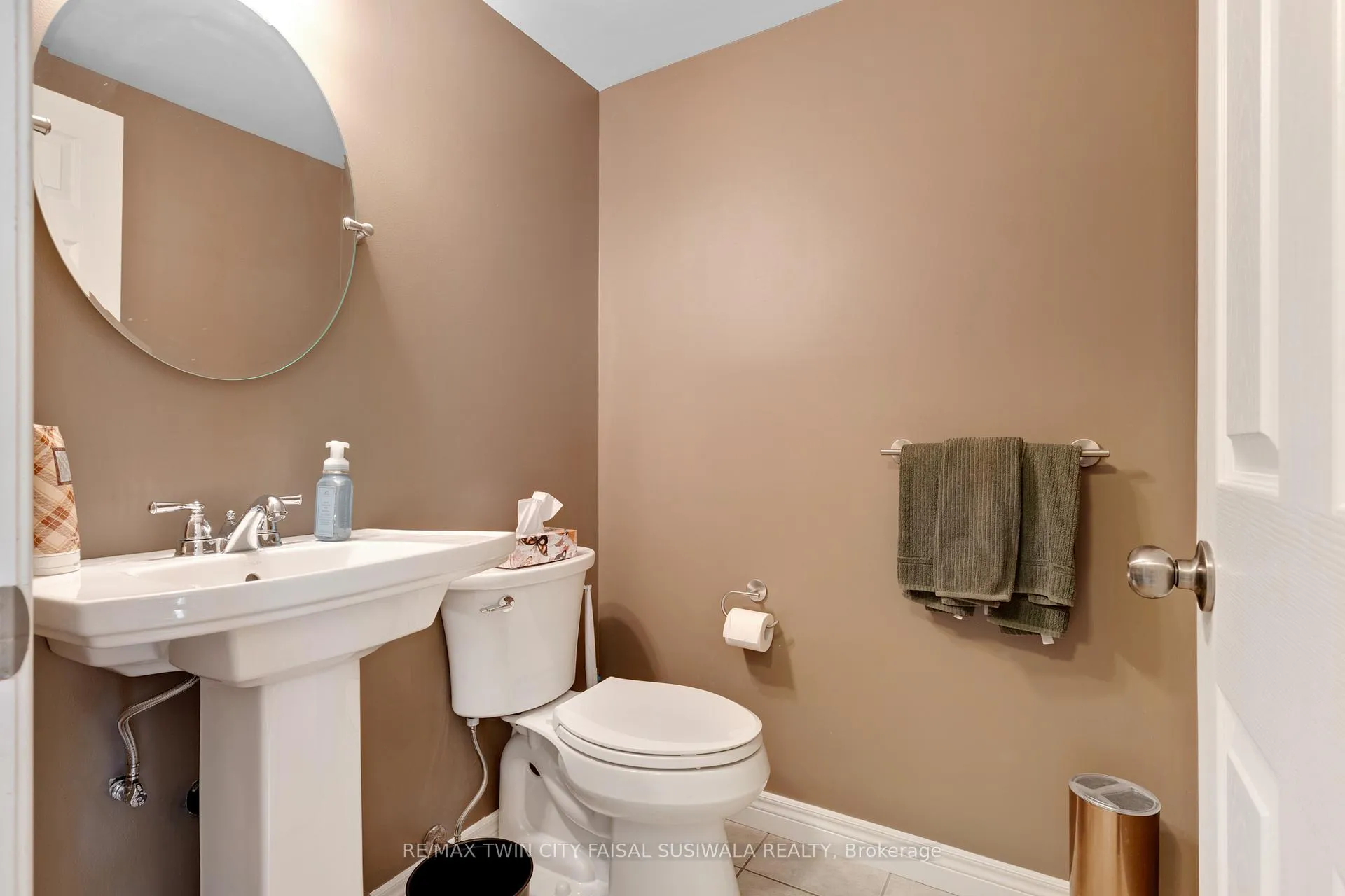 Photo 16 of 235 Dundas Street W, Brant, Paris — HOMEH