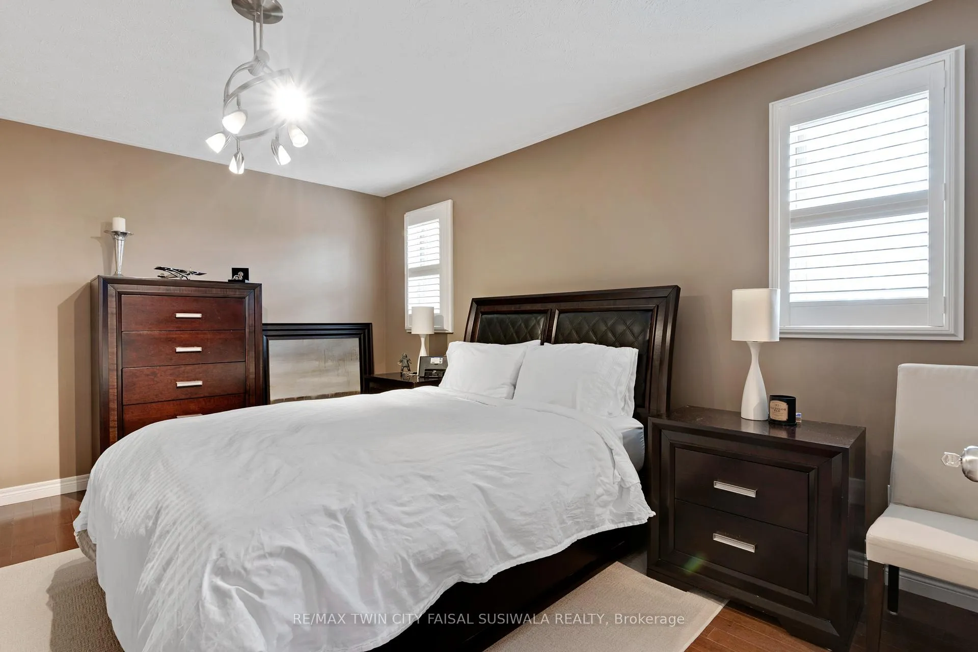 Photo 18 of 235 Dundas Street W, Brant, Paris — HOMEH