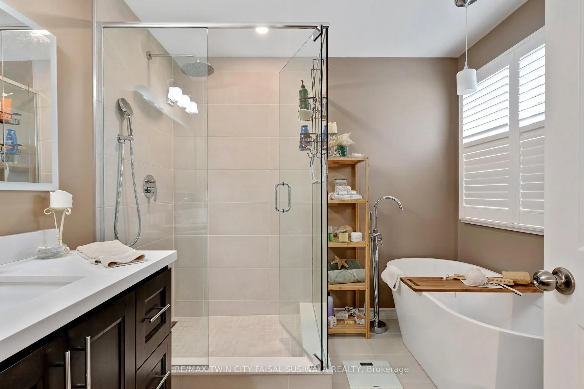 Photo 20 of 235 Dundas Street W, Brant, Paris — HOMEH