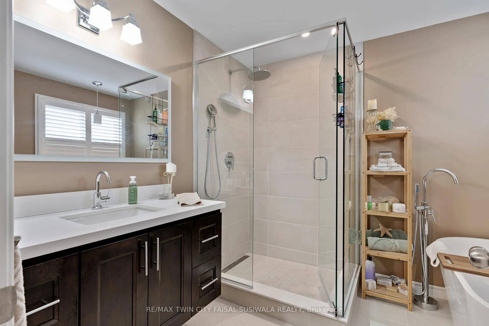 Photo 21 of 235 Dundas Street W, Brant, Paris — HOMEH