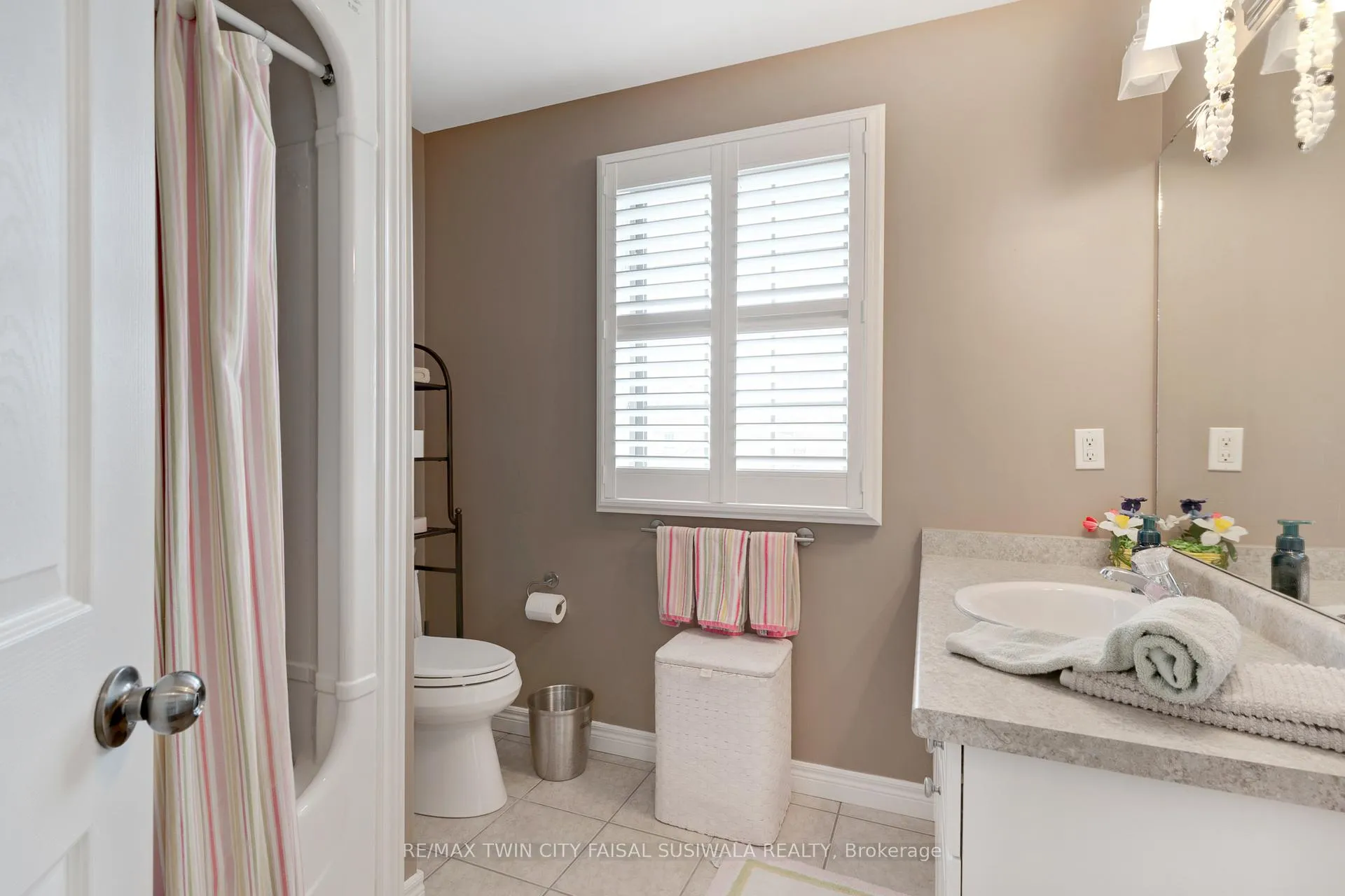 Photo 23 of 235 Dundas Street W, Brant, Paris — HOMEH