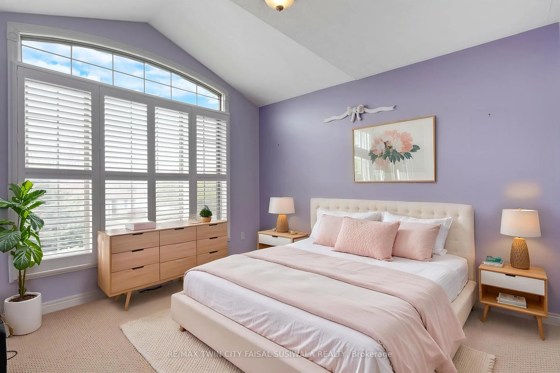 Photo 24 of 235 Dundas Street W, Brant, Paris — HOMEH
