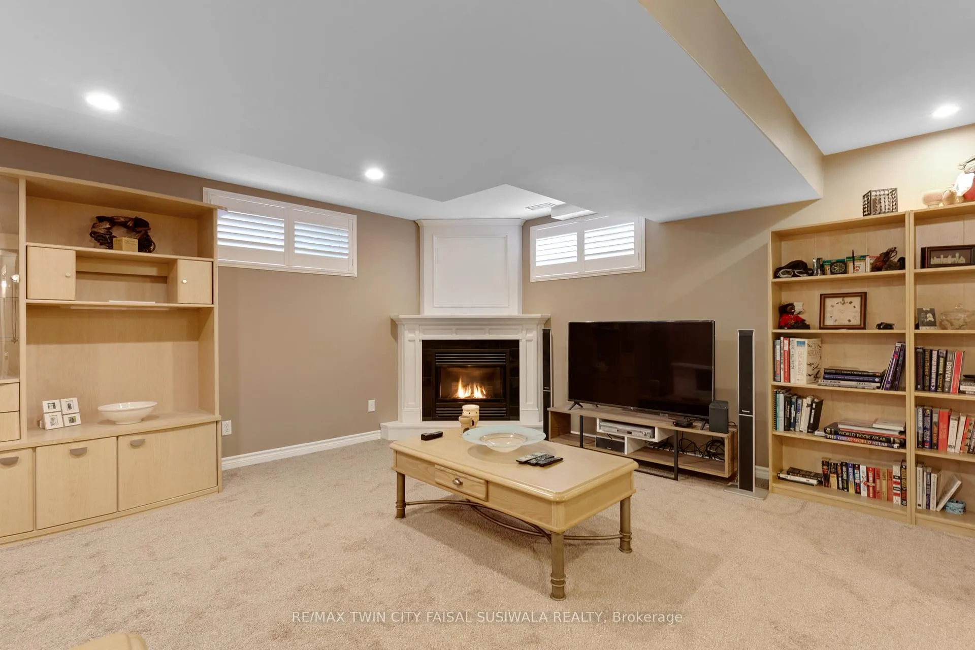 Photo 25 of 235 Dundas Street W, Brant, Paris — HOMEH