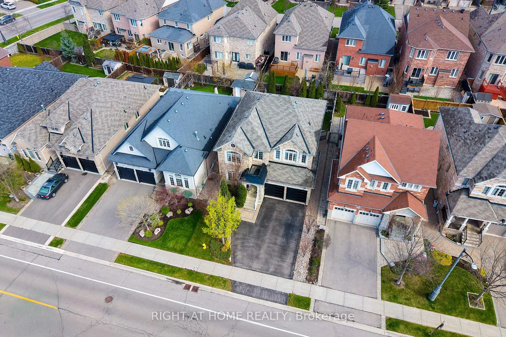 Photo 5 of 464 Davos Road, Vaughan, Vellore Village — HOMEH