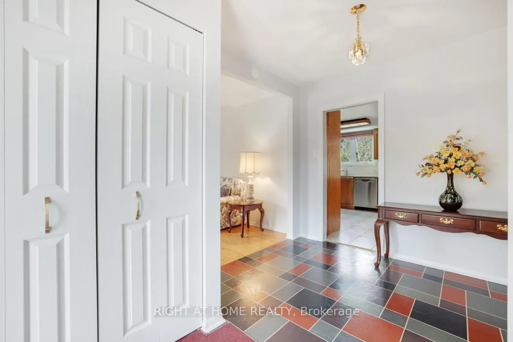 Photo 3 of 16 Lambert Drive, Ottawa, Sheahan Estates/Trend Village — HOMEH