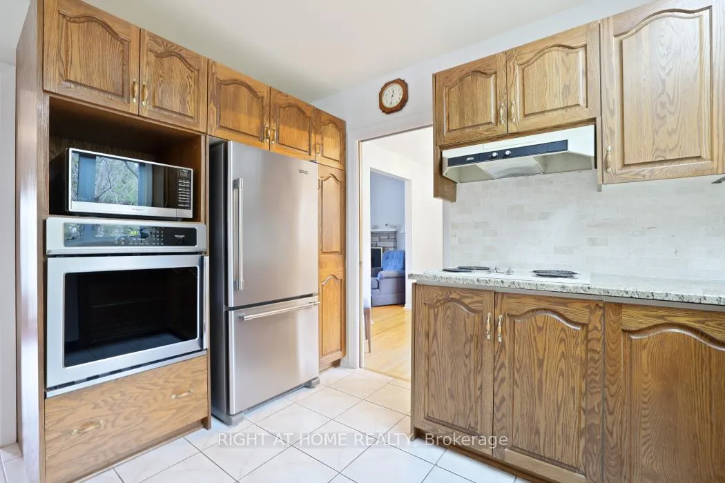 Photo 8 of 16 Lambert Drive, Ottawa, Sheahan Estates/Trend Village — HOMEH