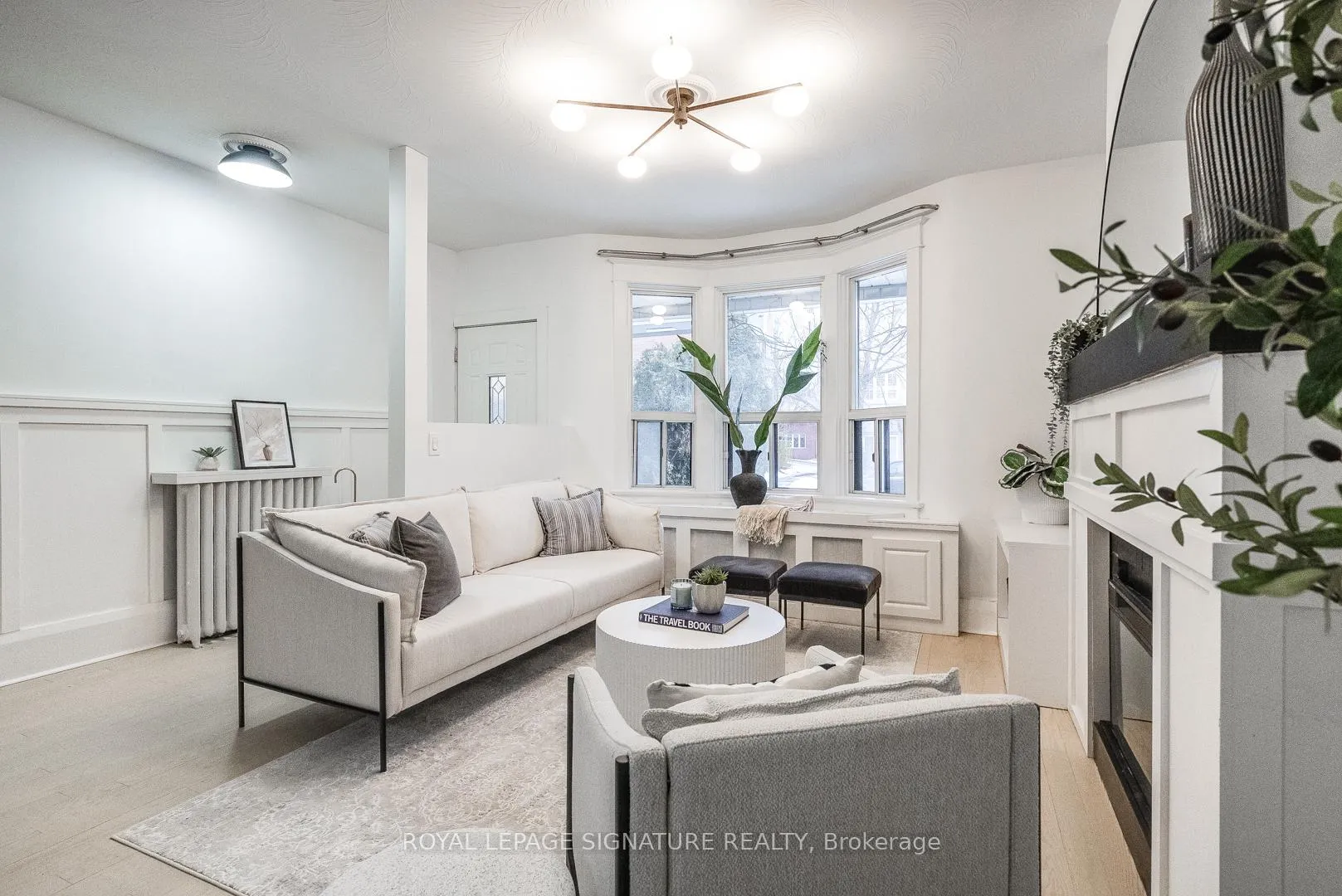 Photo 2 of Unit Upper, 216 Parkmount Road, Toronto, Greenwood-Coxwell — HOMEH