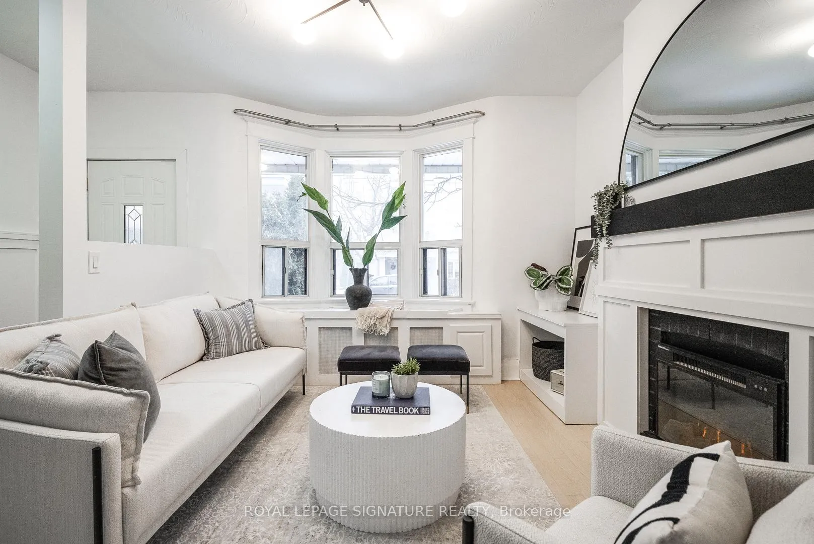 Photo 3 of Unit Upper, 216 Parkmount Road, Toronto, Greenwood-Coxwell — HOMEH