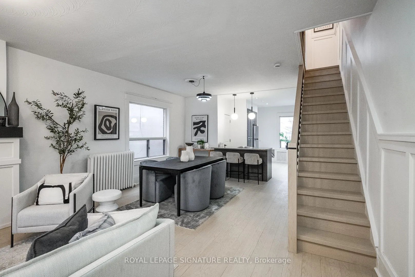 Photo 5 of Unit Upper, 216 Parkmount Road, Toronto, Greenwood-Coxwell — HOMEH