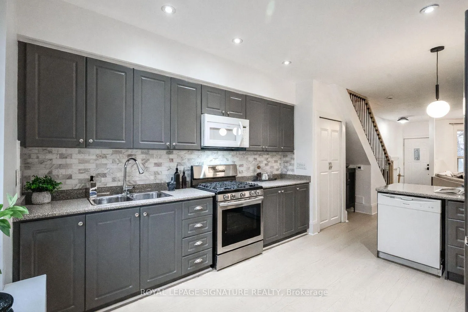Photo 11 of Unit Upper, 216 Parkmount Road, Toronto, Greenwood-Coxwell — HOMEH