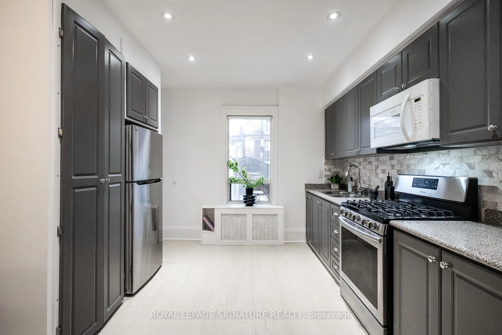 Photo 12 of Unit Upper, 216 Parkmount Road, Toronto, Greenwood-Coxwell — HOMEH