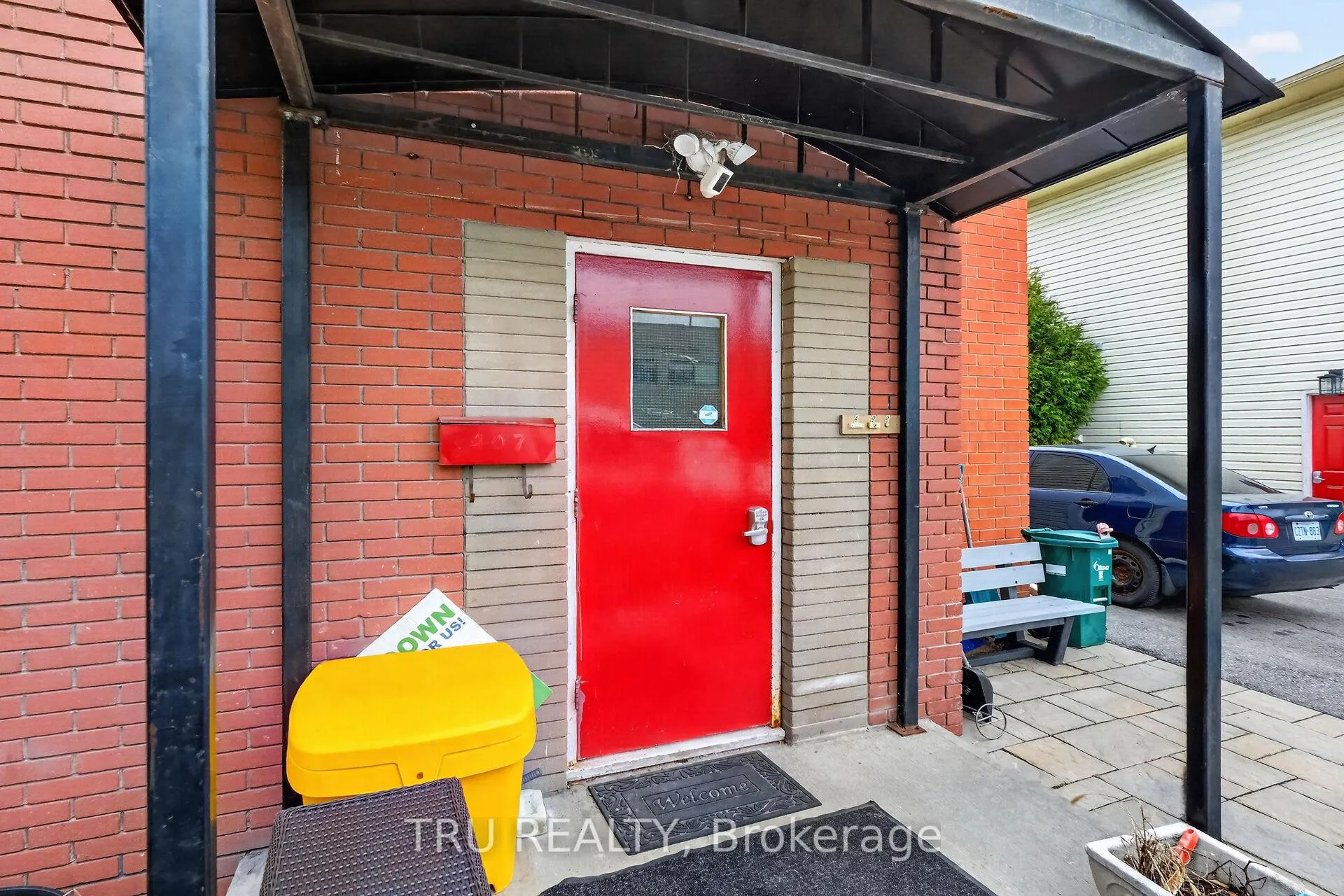 Photo 2 of Unit 3, 407 Peach Tree Lane, Ottawa, Viscount Alexander Park — HOMEH