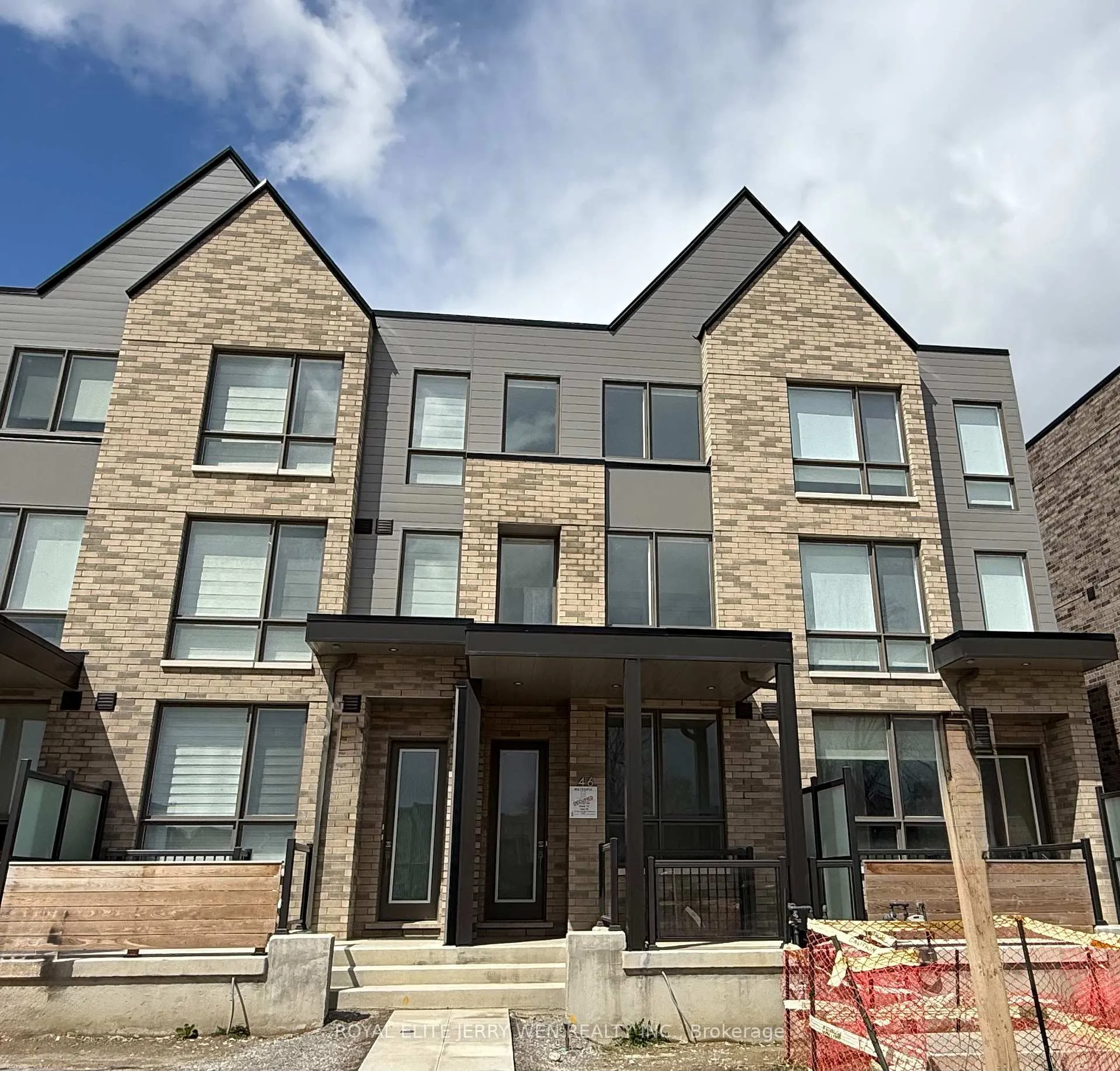 Front of 46 Green Gardens Boulevard