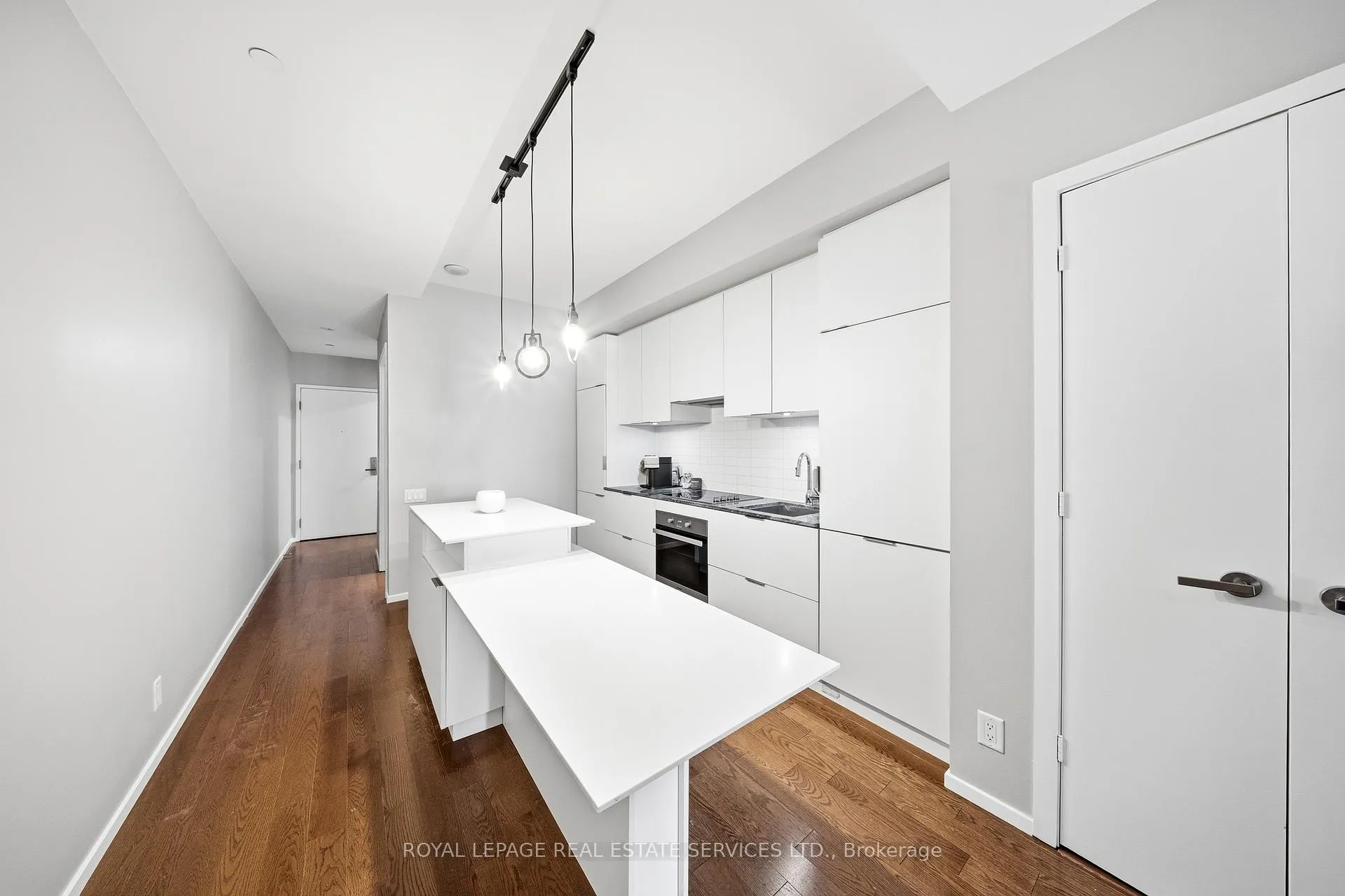 Photo 2 of Unit 208, 5 st joseph Street, Toronto, Bay Street Corridor — HOMEH