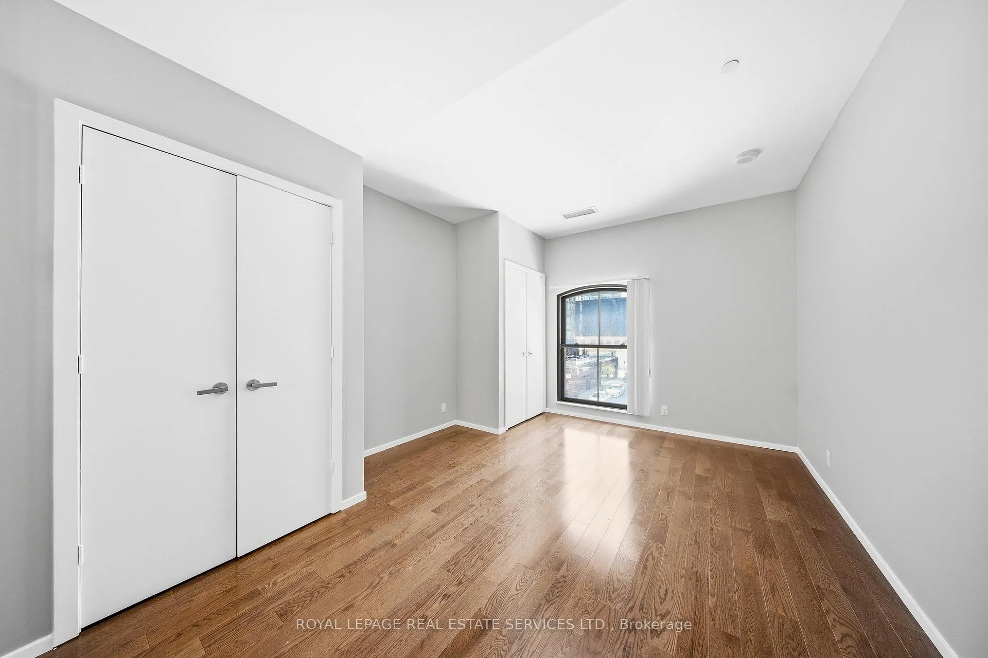 Photo 3 of Unit 208, 5 st joseph Street, Toronto, Bay Street Corridor — HOMEH