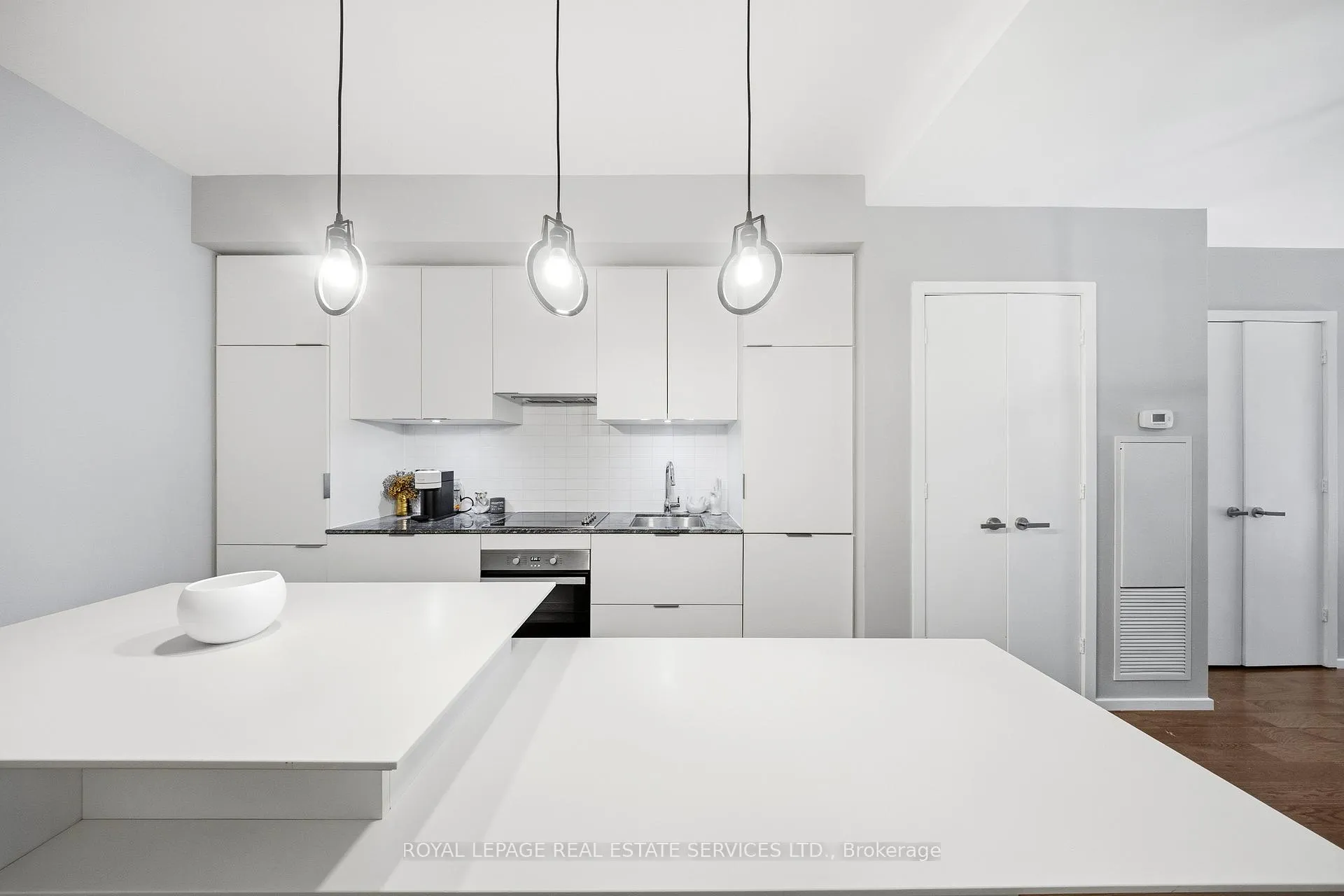 Photo 4 of Unit 208, 5 st joseph Street, Toronto, Bay Street Corridor — HOMEH