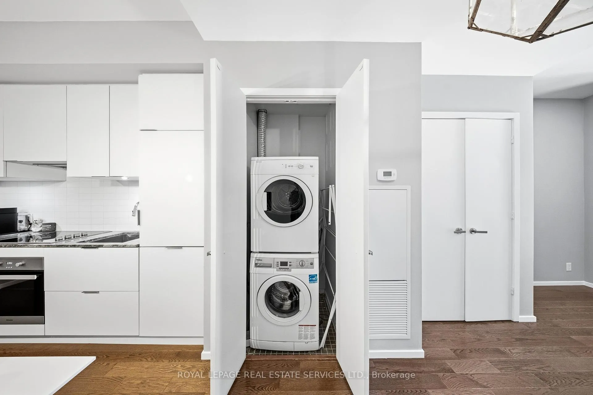 Photo 5 of Unit 208, 5 st joseph Street, Toronto, Bay Street Corridor — HOMEH