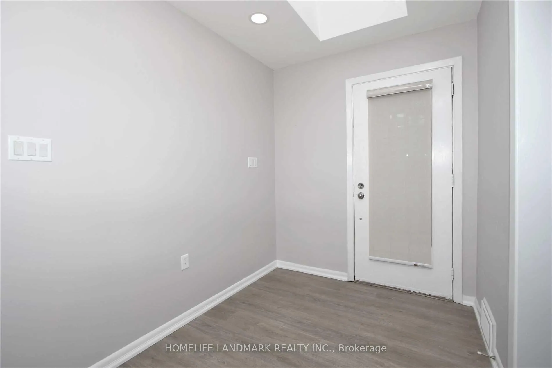 Photo 4 of 3 Elmbank Road, Vaughan, Uplands — HOMEH