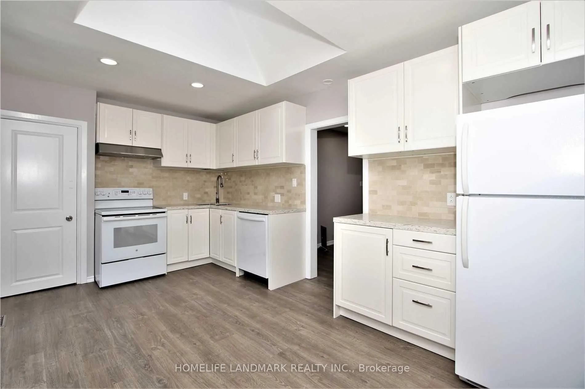 Photo 6 of 3 Elmbank Road, Vaughan, Uplands — HOMEH