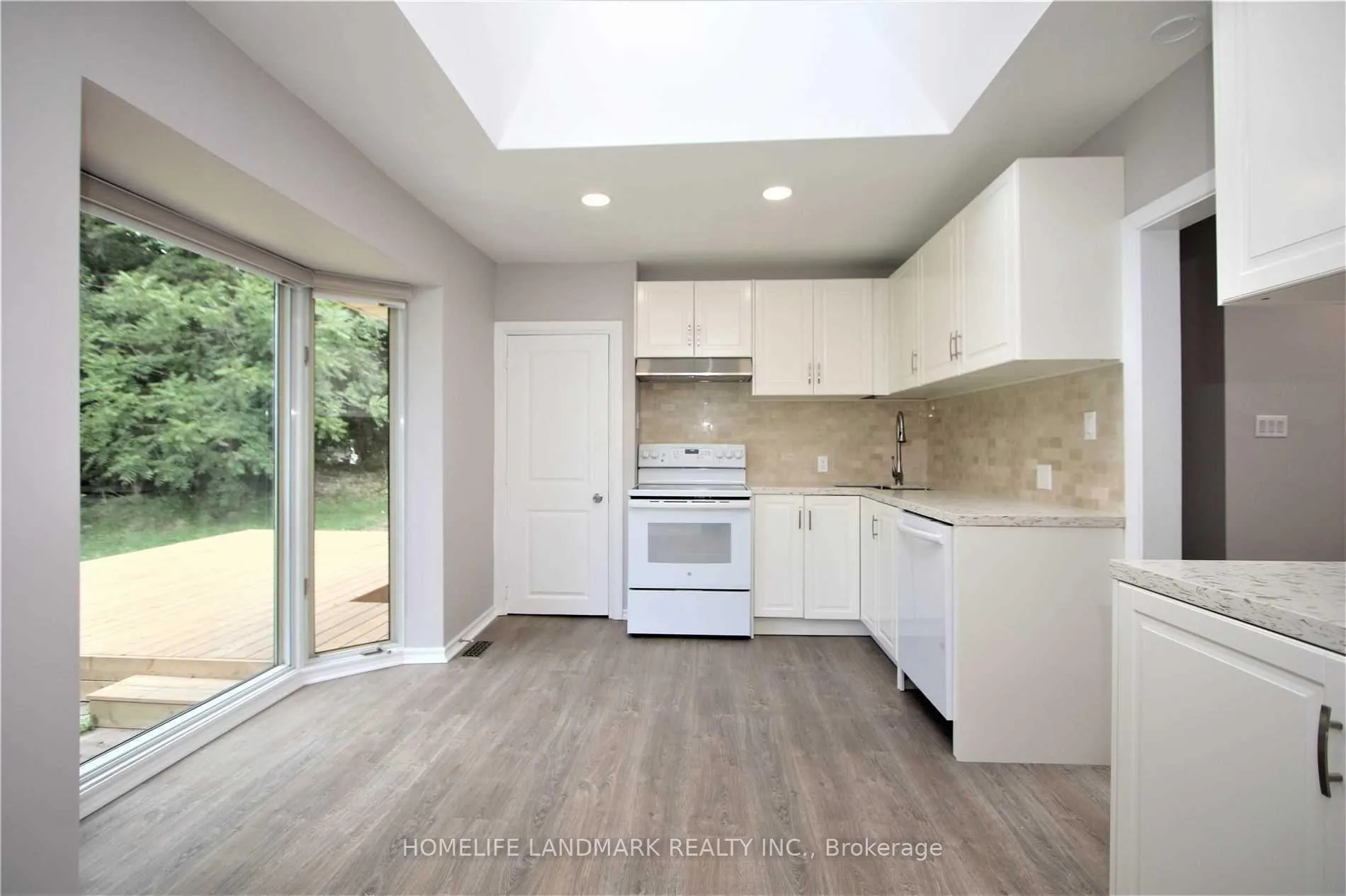 Photo 7 of 3 Elmbank Road, Vaughan, Uplands — HOMEH