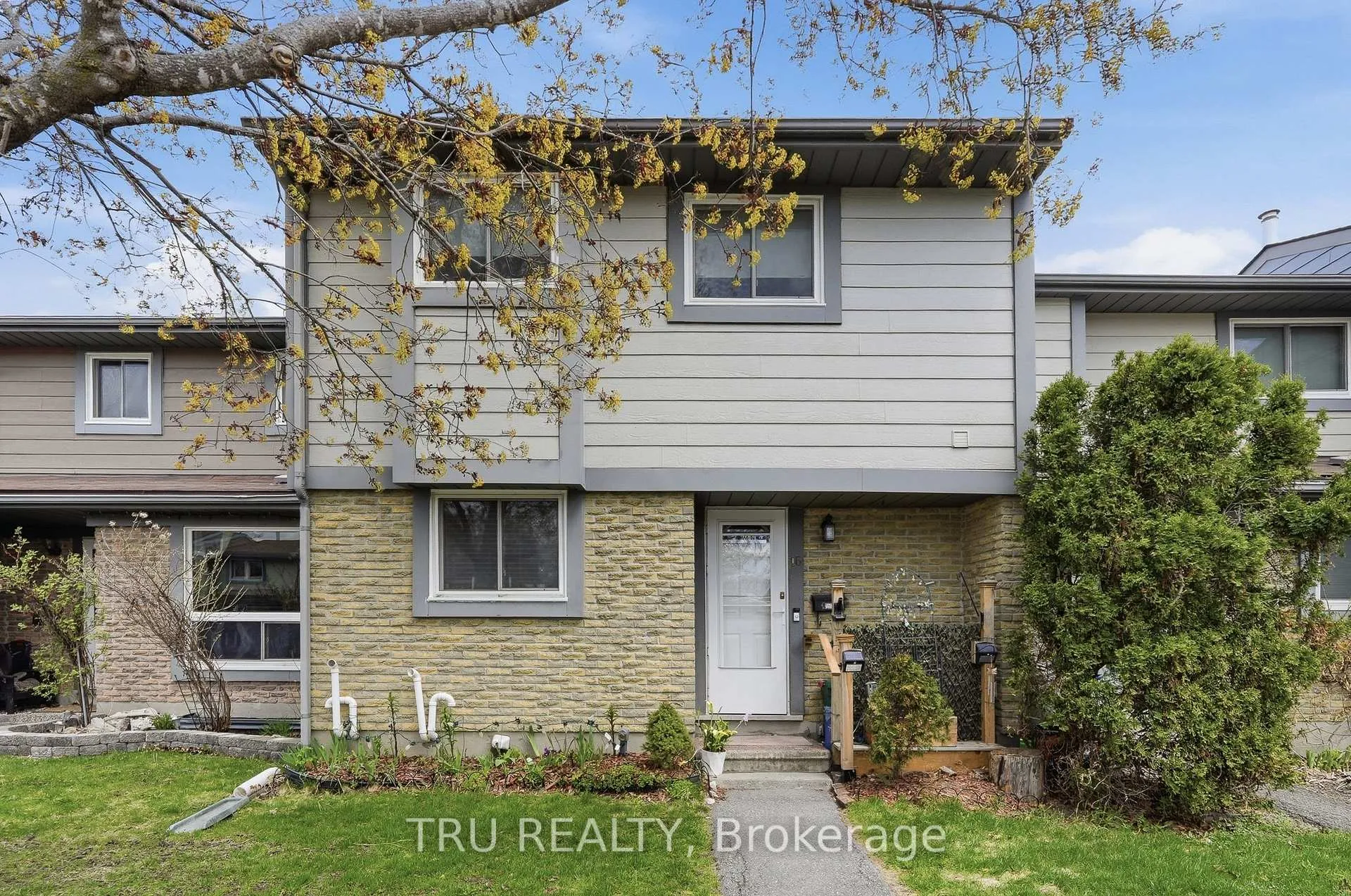Photo 1 of Unit 16, 2336 Orient Park Drive E, Ottawa, Blackburn Hamlet (South) — HOMEH