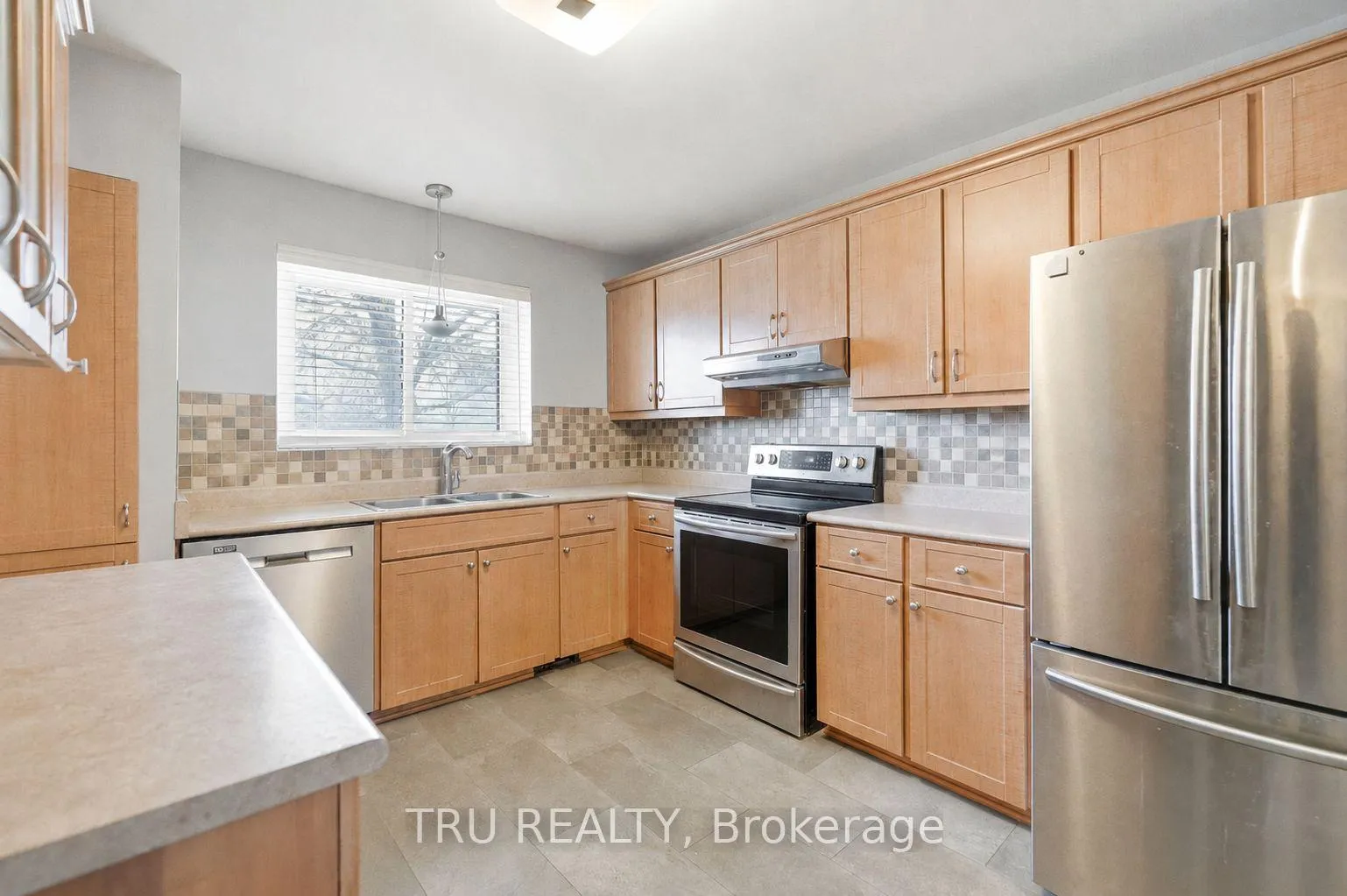 Photo 4 of Unit 16, 2336 Orient Park Drive E, Ottawa, Blackburn Hamlet (South) — HOMEH