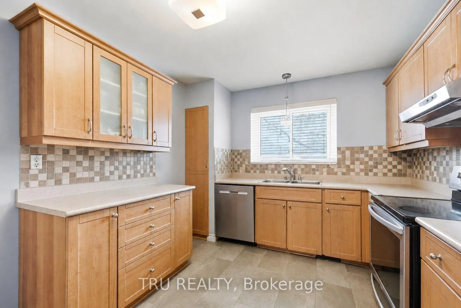 Photo 5 of Unit 16, 2336 Orient Park Drive E, Ottawa, Blackburn Hamlet (South) — HOMEH