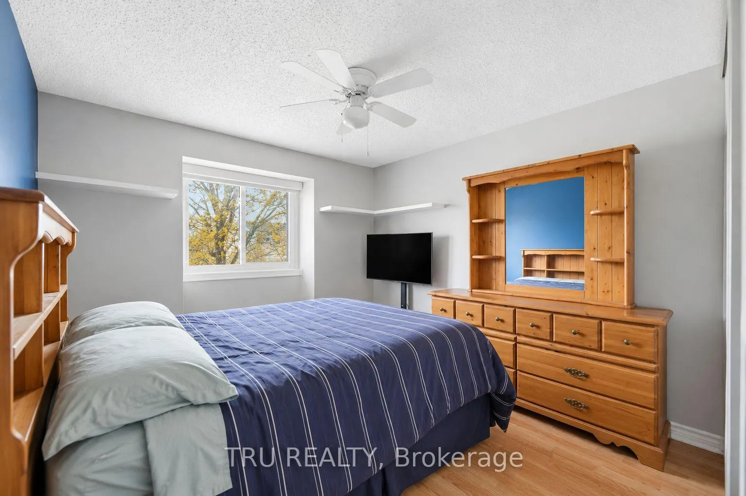 Photo 16 of Unit 16, 2336 Orient Park Drive E, Ottawa, Blackburn Hamlet (South) — HOMEH