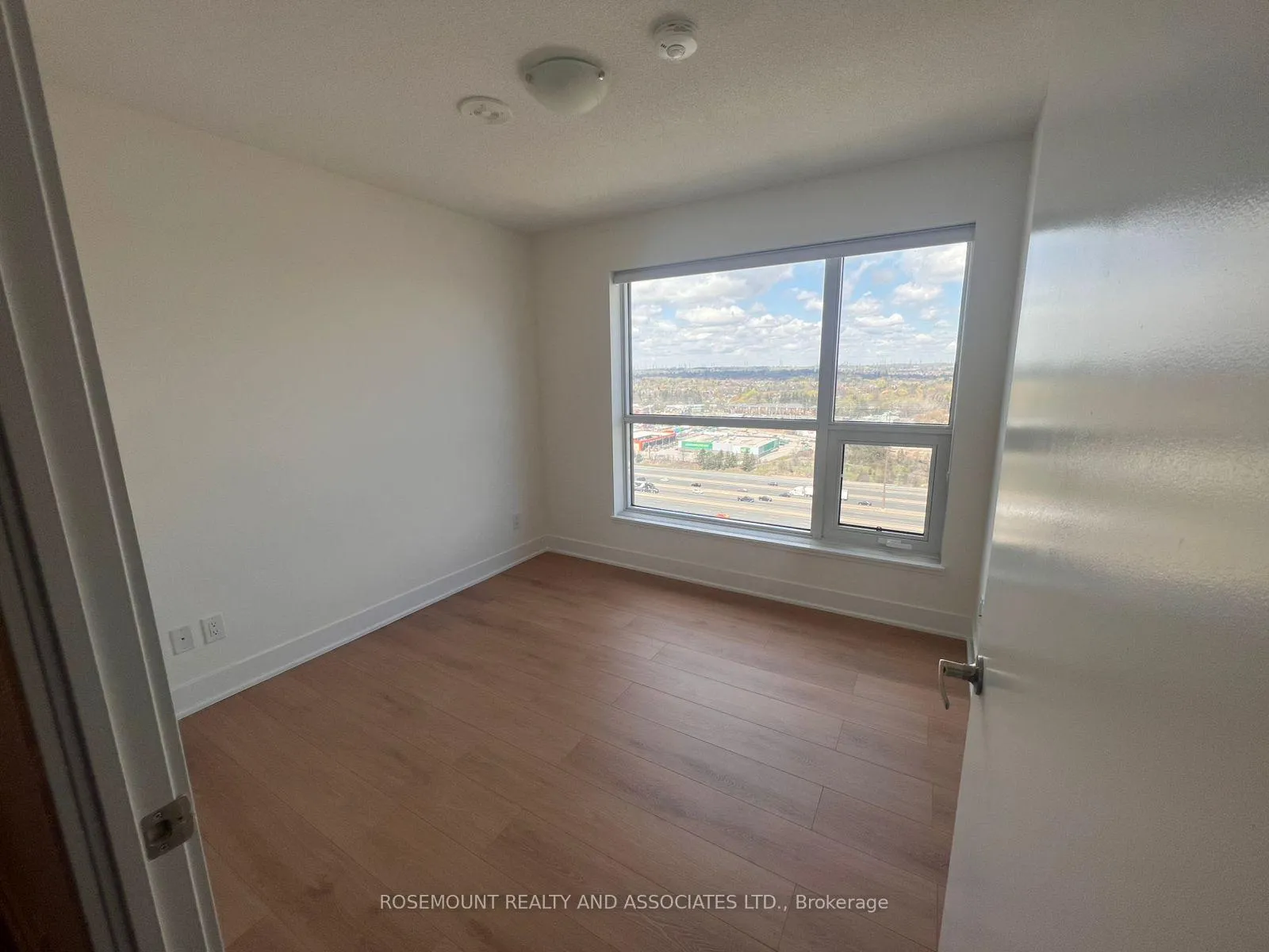 Photo 12 of Unit 1802, 1255 Bayly Street, Pickering, Bay Ridges — HOMEH