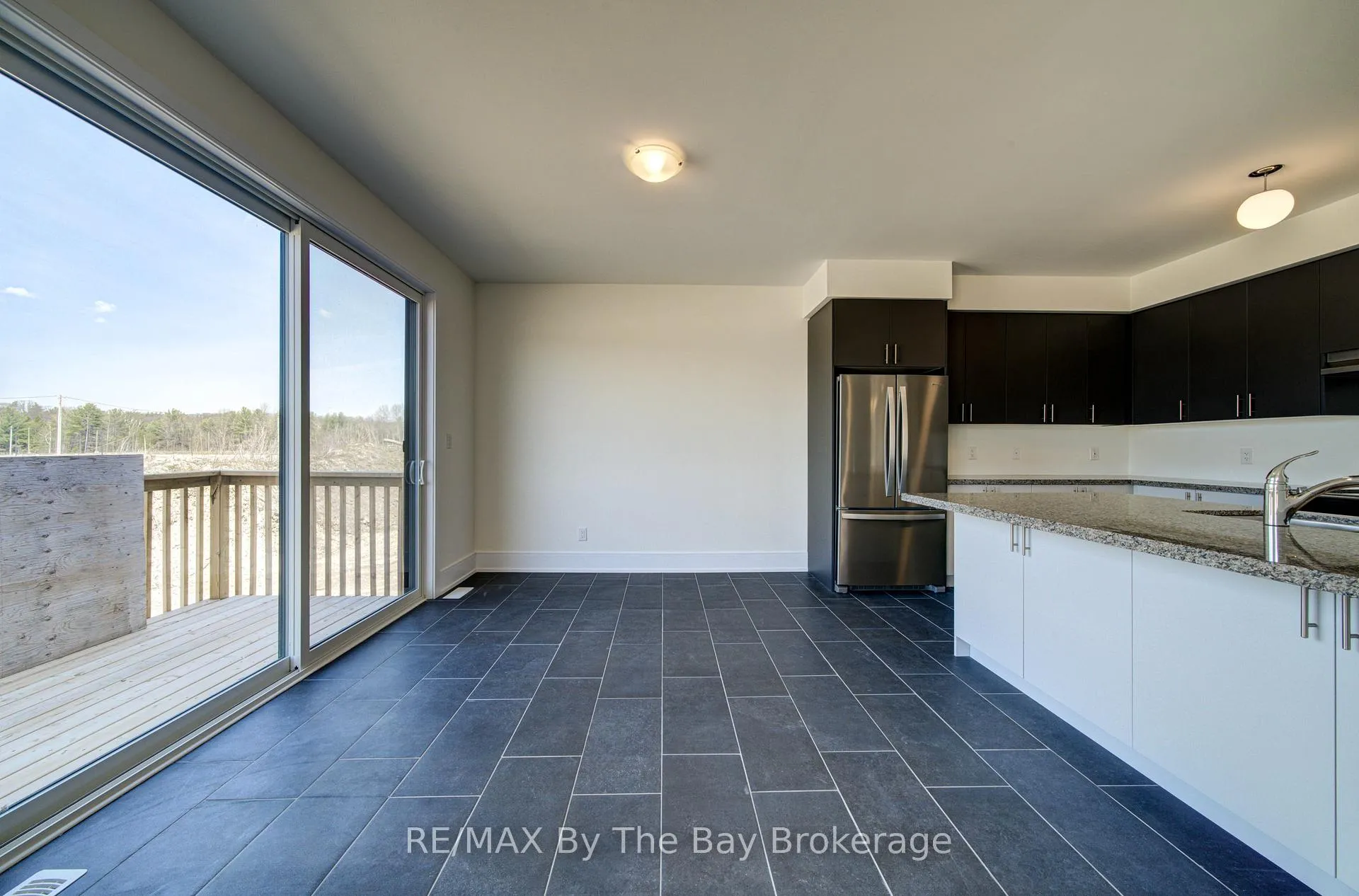 Photo 9 of 63 Rosanne Circle, Wasaga Beach — HOMEH