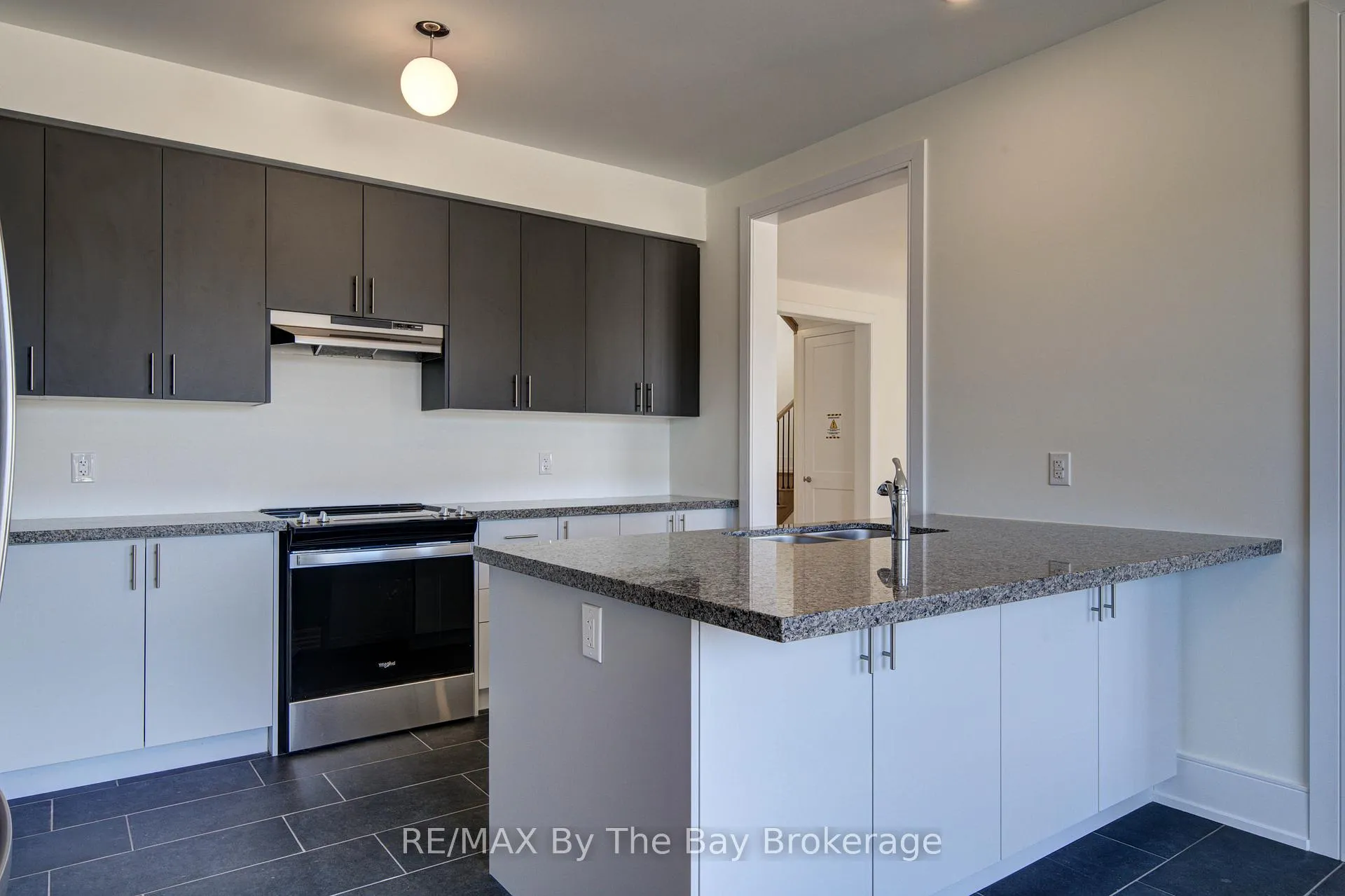 Photo 12 of 63 Rosanne Circle, Wasaga Beach — HOMEH