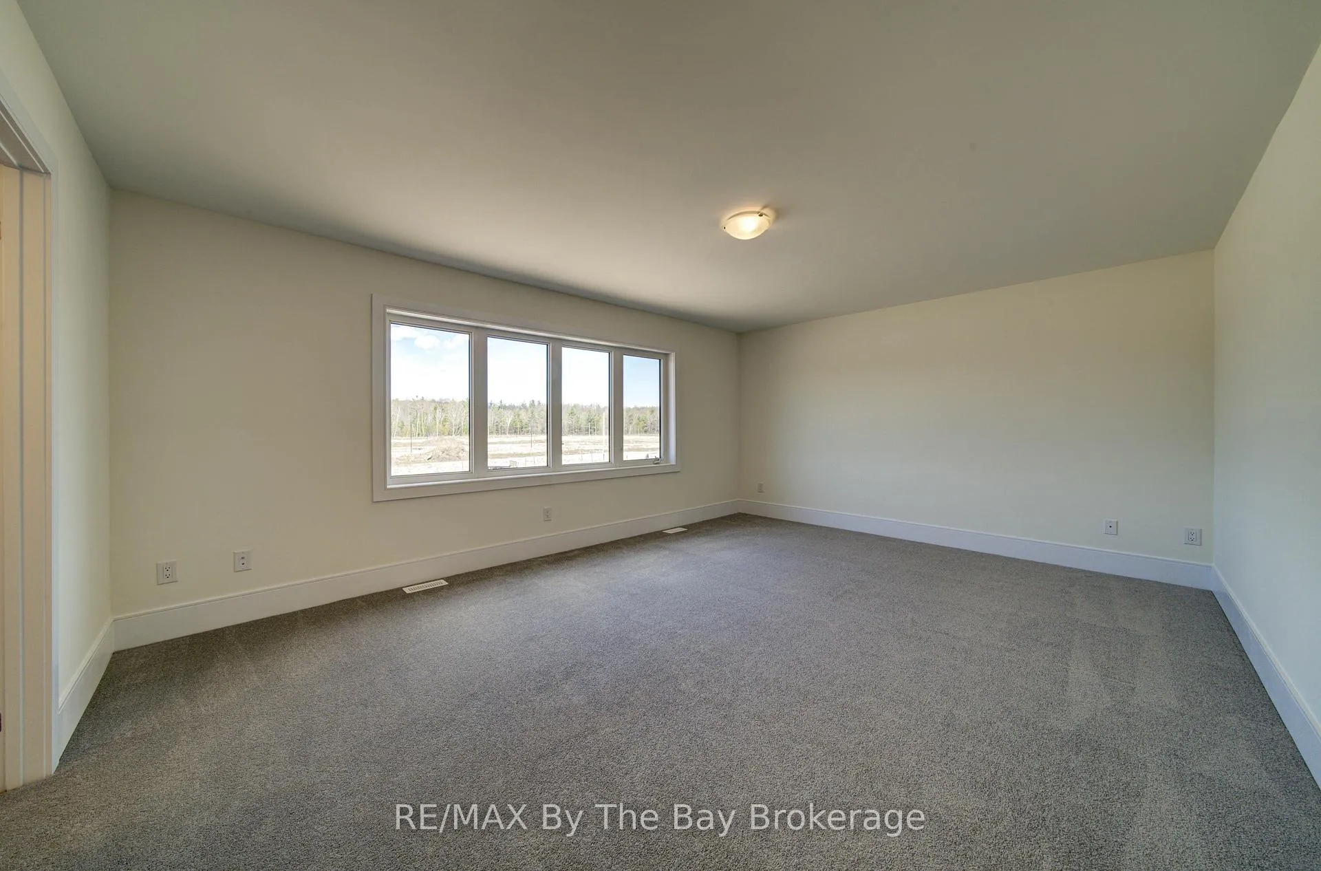 Photo 18 of 63 Rosanne Circle, Wasaga Beach — HOMEH