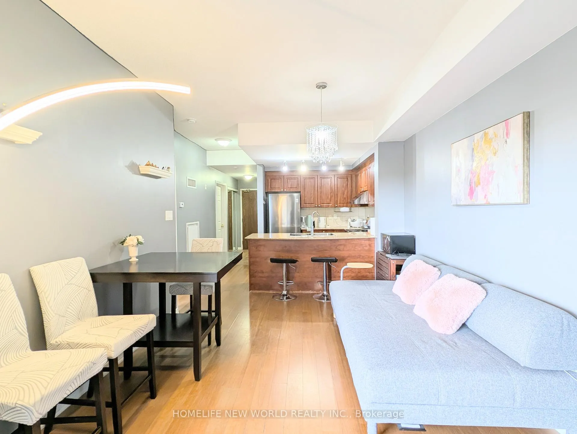 Photo 8 of Unit 601, 8 Maison Parc Court, Vaughan, Lakeview Estates — HOMEH