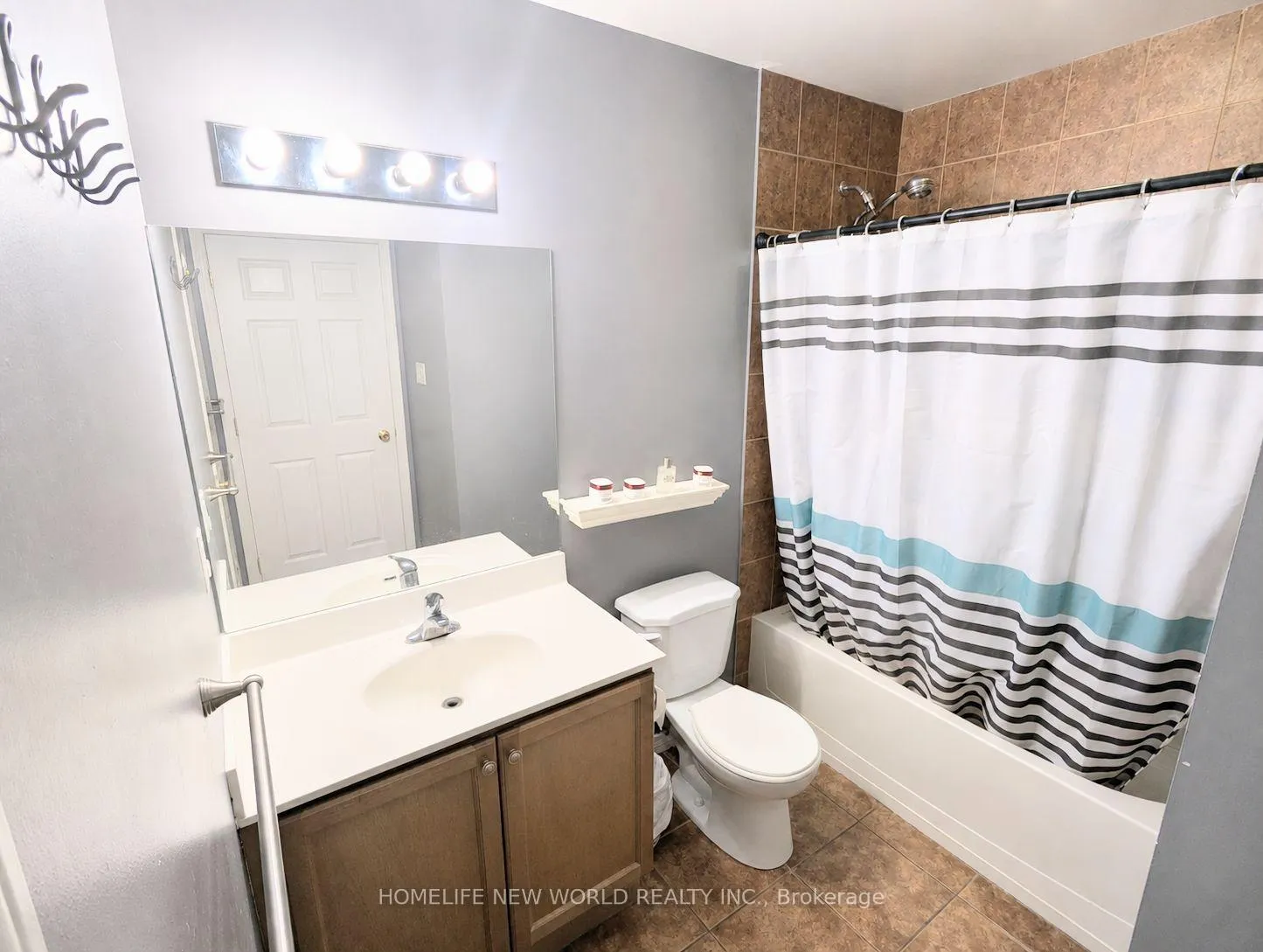 Photo 13 of Unit 601, 8 Maison Parc Court, Vaughan, Lakeview Estates — HOMEH