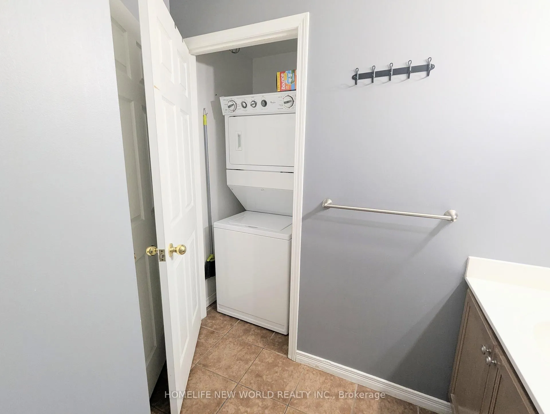Photo 15 of Unit 601, 8 Maison Parc Court, Vaughan, Lakeview Estates — HOMEH