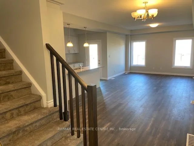 Photo 5 of 34 Pondcliffe Drive, Kitchener — HOMEH