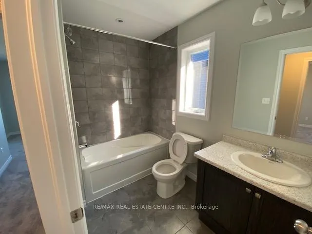 Photo 9 of 34 Pondcliffe Drive, Kitchener — HOMEH
