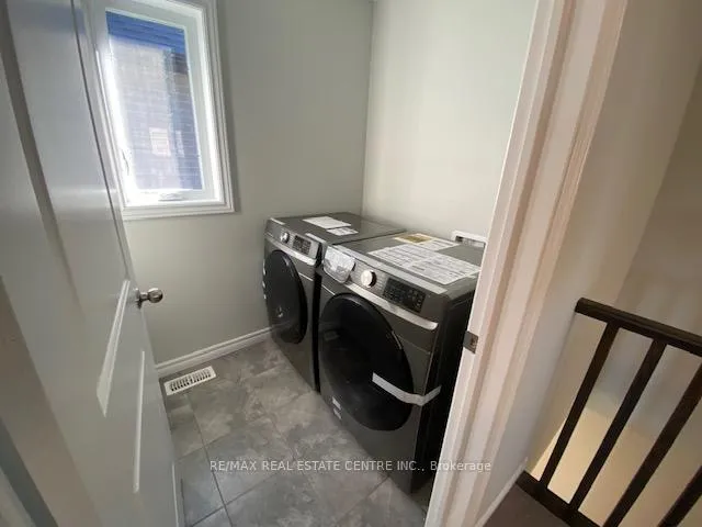 Photo 11 of 34 Pondcliffe Drive, Kitchener — HOMEH